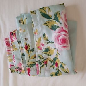 Combo of a shower curtain & four towels